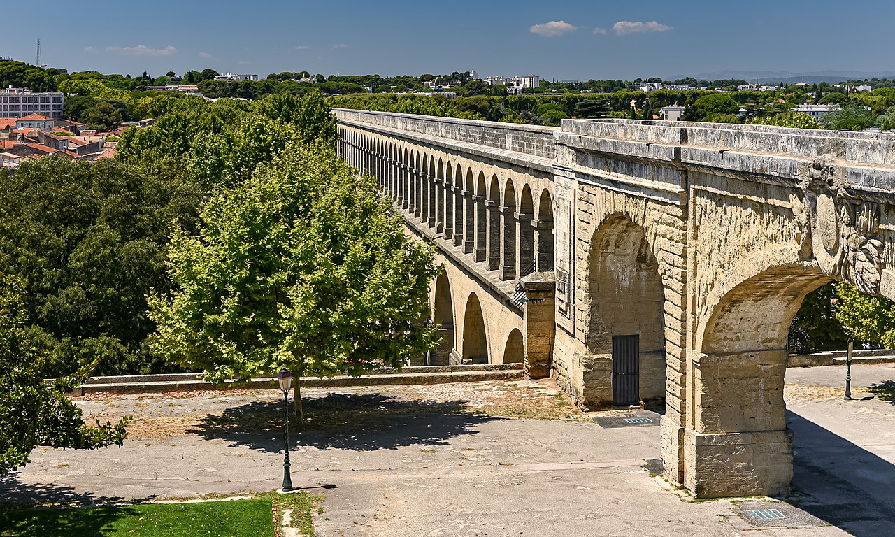 L'aqueduc Saint-Clément, au-dessus du quartier des Arceaux