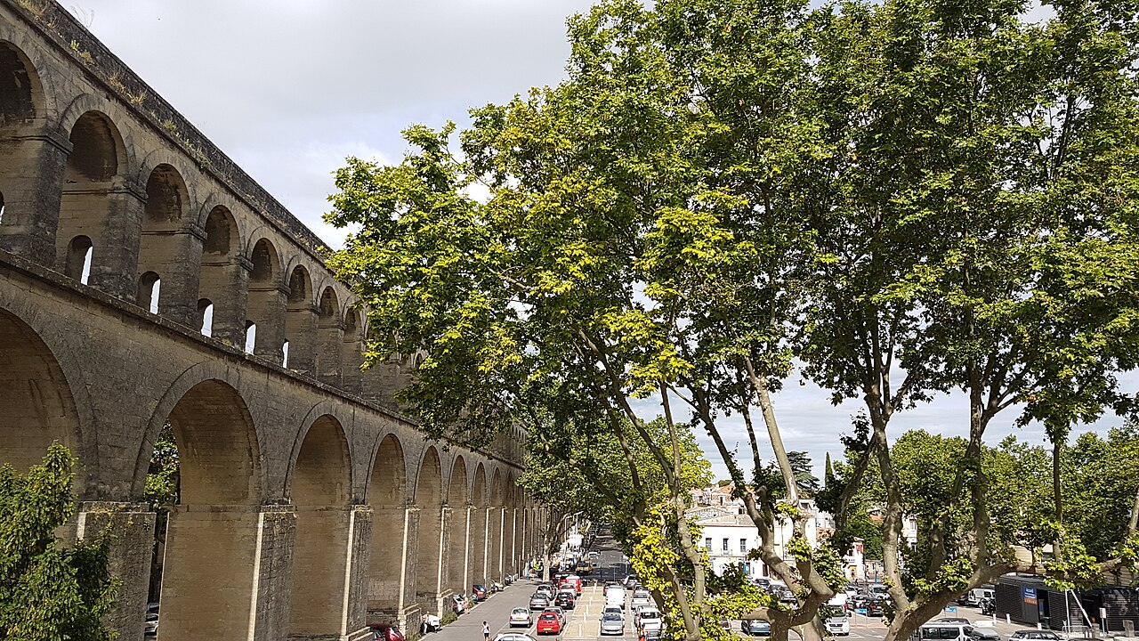 Le boulevard des Arceaux, au pied de l'aqueduc