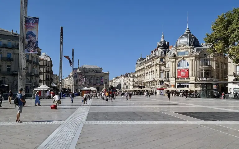 La place de la Comédie, et pourquoi les Montpelliérains disent « l’Œuf »