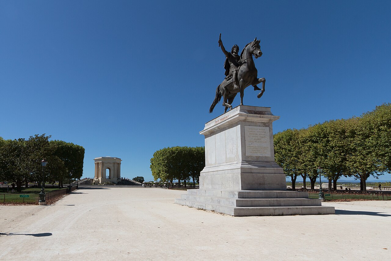 La promenade du Peyrou à Montpellier et ses allées bordées de platanes